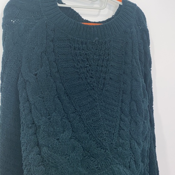 Express Sweater - Picture 4 of 4